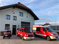 Feuerwehrhaus und Feuerwehrfahrzeuge von FF Tal