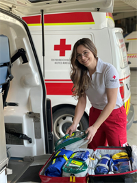 Marlene Arthofer engagiert sich mit Begeisterung im Rettungsdienst des OÖ. Roten Kreuzes